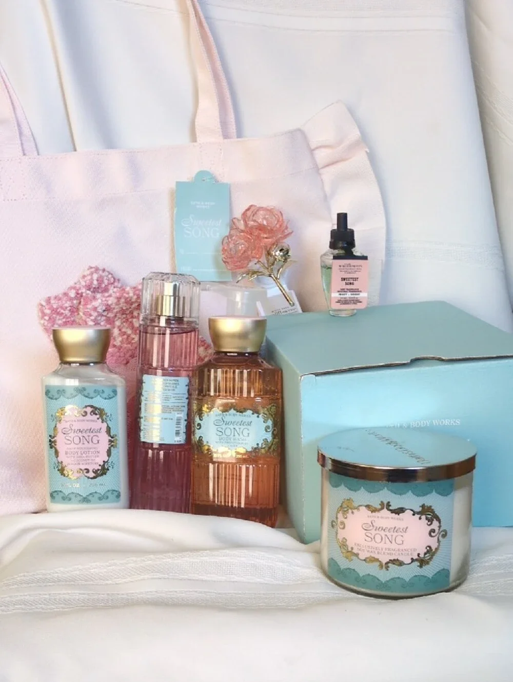 Bath & Body Works Pink Ruffle Tote & Sweetest Song Bath Set